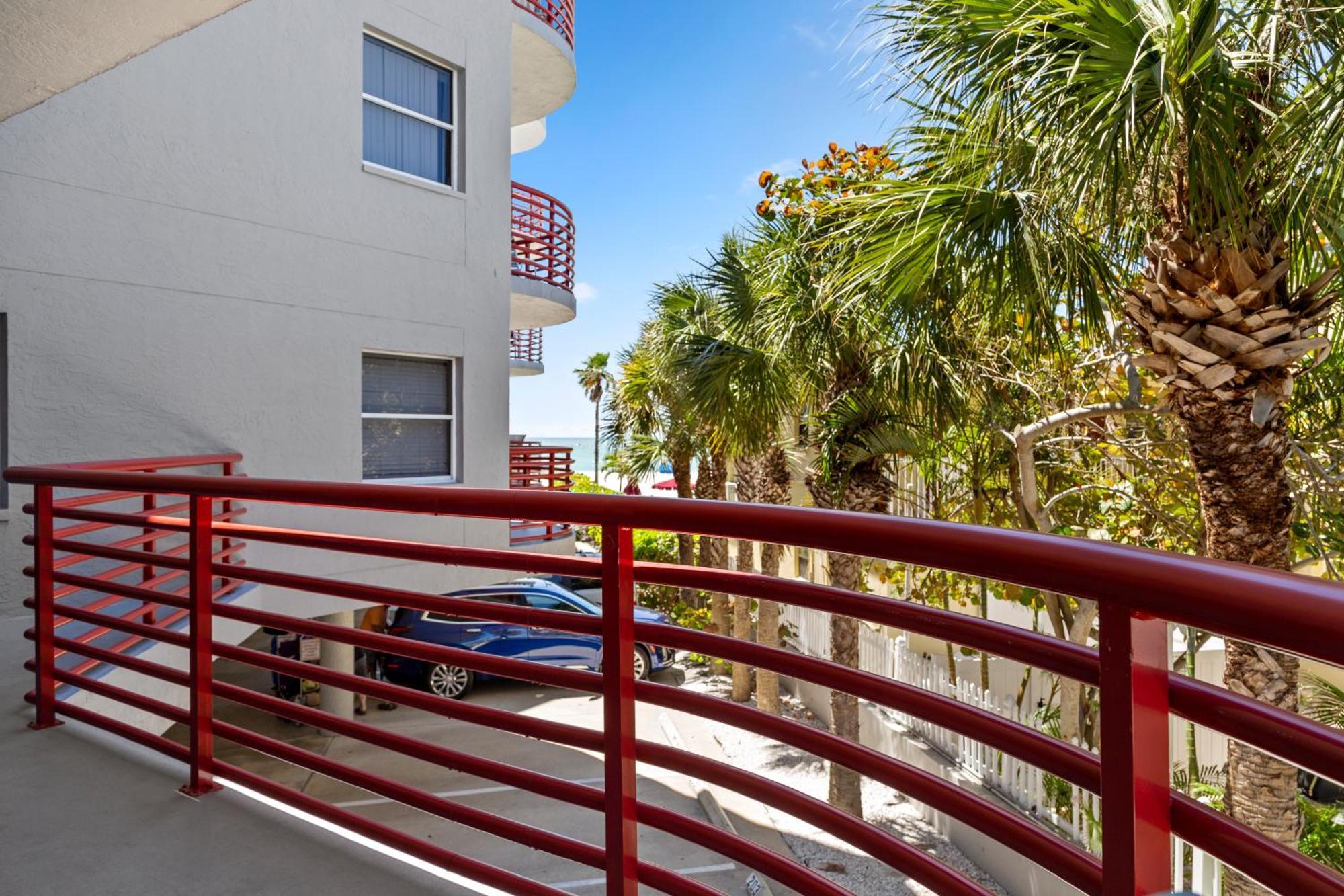 105 Crimson Condos St. Pete Beach Exterior foto